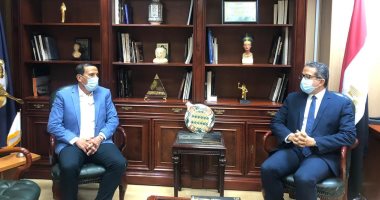 وزير السياحة والآثار يجتمع مع رئيس غرفة الشركات السابق لبحث تطوير القطاع