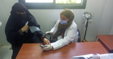 الكشف على 1095مريض بقافلة طبية بقرية أم الزاق بشربين ضمن مبادرة حياة كريمة  