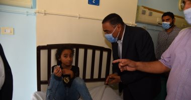صور.. محافظ مطروح يطمئن على مصابى لعبة الصاروخ.. ويقرر إغلاق الملهى