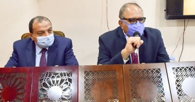 رئيس جامعة بنى سويف يكرم المشاركين فى إدارة أزمة كورونا.. صور