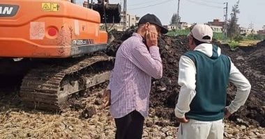 حملة لإزالة التعديات على تحويلة ادكو القديمة بالبحيرة لمواجهة السيول.. صور