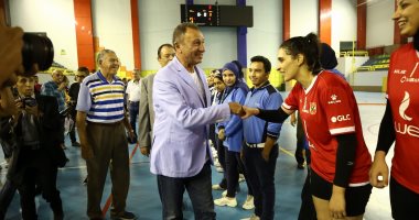 الخطيب يهنئ «سيدات الطائرة» بالفوز بكأس مصر .. صور