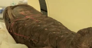 إعادة بناء وجه مومياء طفل مصرى عثر عليها قرب هرم هوارة.. صور