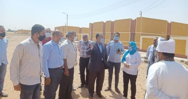 محافظ أسيوط يتفقد 100 بيت ريفى بالقوصية ويوجه بمتابعة الخدمات للمواطنين.. صور