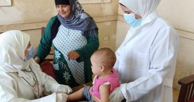 توقيع الكشف الطبى على 1462 حالة خلال قافلة طبية بقرية صندفا بالمنيا