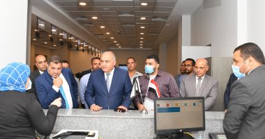 محافظ قنا يتفقد مركز خدمة المستثمرين بتكلفة 90 مليون جنيه
