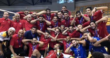 رجال طائرة الأهلى يحتفلون بكأس مصر على طريقة مؤمن زكريا 