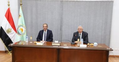 وزيرا الاتصالات والزراعة يبحثان استخدام الذكاء الاصطناعى فى تطوير قطاع الزراعة 