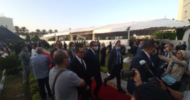 وزيرا التموين والقوى العاملة وبعض رجال الأعمال في انتظار وصول جثمان فريد خميس