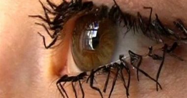 أرجل ذباب ميت وماس وLED..أغرب أشكال الرموش الصناعية فى العالم