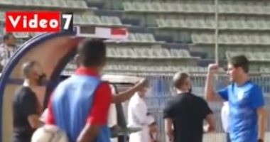 شاهد 3 سلامات وسجدة تلخص احتفال فايلر مع جهاز الأهلى