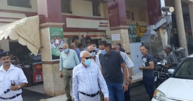 محافظ بورسعيد يتفقد مناطق بحى العرب ويناشد المواطنين رفع الإشغالات.. صور