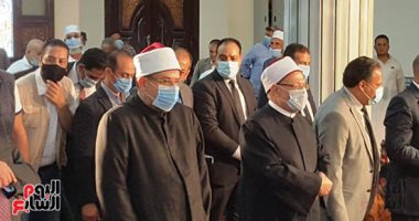 افتتاح 77 مسجدا بـ 13 محافظة.. وزير الأوقاف ومفتى الجمهورية يفتتحان مسجد التقوى و28 مسجدا بالبحيرة.. القليوبية تعلن ارتفاع أعداد المساجد حديثة الإنشاء إلى 9.. و24 مسجد جديدا بالمنيا وسوهاج والفيوم وكفر الشيخ