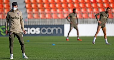 سيميوني يقود تدريبات أتلتيكو مدريد من جديد بعد تعافيه من كورونا