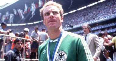 حساب كأس العالم يحتفل بعيد ميلاد أسطورة ألمانيا بصورة من مونديال 86