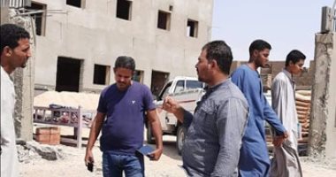 أسوان تستعد بـ112 وحدة صحية و11 مستشفى لتطبيق التأمين الصحى الشامل.. المحافظة تعقد ندوات وتستعين بـ 456 رائدة ريفية للتوعية بالمشروع.. وتجهيز 122 موقعا لفتح الملفات الأسرية والفردية تصل إلى 230 مع زيادة الإقبال