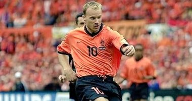 فيفا يحتفل بمرور 30 عاما على أول مباراة دولية لأسطورة هولندا بيركامب