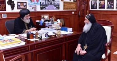 البابا تواضروس يبحث الخدمات فى الأديرة مع رئيسى ديرى الأنبا بولا والعذراء