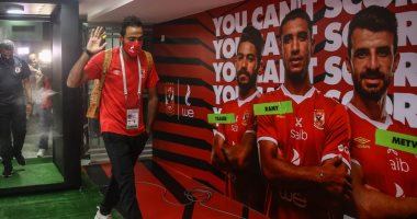 لاعبو الأهلى يصلون لملعب السلام قبل مباراة طنطا وكهربا وعلى معلول في المقدمة.. صور