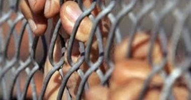 مستريح بـ"العملة الصعبة" يعترف بالاستيلاء على 800 ألف دولار من ضحاياه