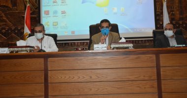 محافظ الغربية يتابع الاستعدادات لموسم السيول وخطط رصف الطرق