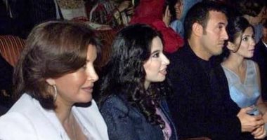 4 نجوم × صورة.. غادة رجب مع ميرفت أمين ومنى زكى وكاظم من عرض"أيام السادات"