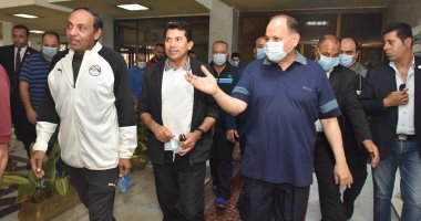 محافظ أسيوط يستقبل وزير الشباب لافتتاح مشروعات ويشارك فى ماراثون دراجات..صور