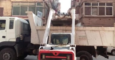 حملة نظافة وغسل الشوارع بحى شرق سوهاج تحت شعار "الشارع جزء من بيتك" 