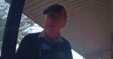 مكافأة غير متوقعة لعامل بيتزا مسن بعد تداول فيديو له على تيك توك.. فيديو