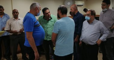 رئيس مدينة الأقصر يتابع التشغيل التجريبى لملف طلبات التصالح 