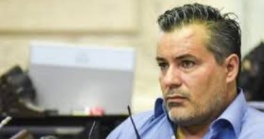 نائب أرجنتينى يستقيل بعد ظهوره يقبل صديقته خلال جلسة أون لاين للبرلمان