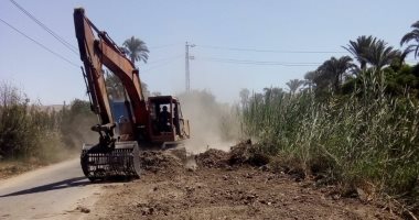 محافظ أسيوط : تطهير ترعة نجع حمادى بالبدارى ورفع نواتج المخلفات.. صور 