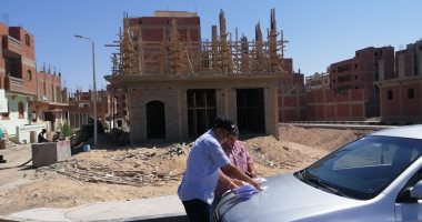 لجنة لمراجعة التراخيص ومنح خطابات استكمال وبدء أعمال البناء في سفاجا.. صور