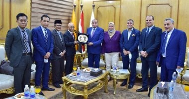 رئيس جامعة بنى سويف يستقبل وفد السفارة الإندونيسية بالقاهرة لبحث التعاون المشترك