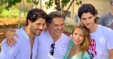 راغب علامة ينشر صورة مع أسرته.. تعرف على نصيحته لأبنائه