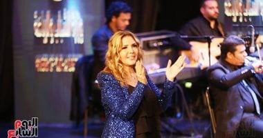 نادية مصطفى تشدو بمسرح وزارة الرياضة فى احتفالية أبناء المحافظات الحدودية