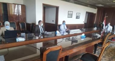 وزير الرى يناقش مشروعات الحماية من السيول وتأهيل الترع