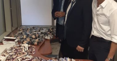 جمارك مطار القاهرة تحبط تهريب هواتف محمولة و مستحضرات تجميل  .. صور 