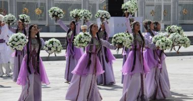 ورود وبالونات وخيول.. "عشق آباد" مدينة الجمال تحتفل بعيدها القومى.. ألبوم صور