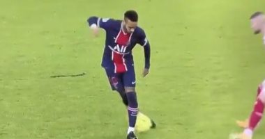 نيمار يقدم فاصلا من المهارات الفنية فى مباراة سان جيرمان وريمس.. فيديو