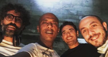 أحمد عز مع أمير صلاح الدين فى كواليس مسلسل " هجمة مرتدة "