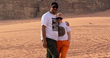 ‏ديانا كرزون وزوجها فى صور جديدة من شهر العسل بصحراء الأردن