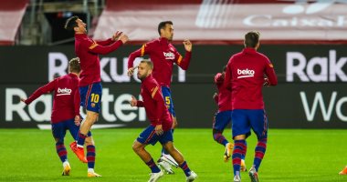 برشلونة يعود إلى التدريبات بدون 15 لاعبا دوليا.. وجوردى ألبا يشارك