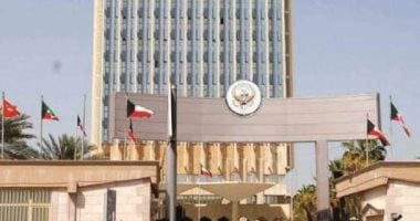 التليفزيون الكويتى يقطع البث ويذيع آيات من القرآن وسط أنباء عن وفاة أمير الكويت