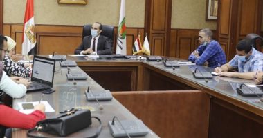 نائب محافظ سوهاج يلتقي وفد "مكون تحسين الخدمات" لتطوير المراكز التكنولوجية