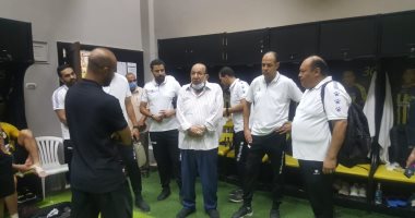 المشرف على المقاولون يهنئ اللاعبين بأكبر فوز فى دورى كورونا 