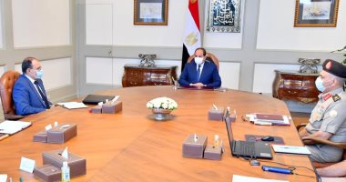 السيسي يتابع مشروعات الطرق ويوجه بالتوسع فى الإسكان الاجتماعى