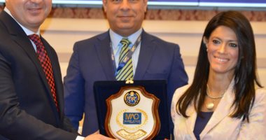 وزيرة التعاون تلتقى أعضاء دورة التمثيل الدبلوماسى العسكرى المصرى بالخارج