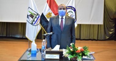 مجلس جامعة بنى سويف يقف دقيقة حداد على روح أمير الكويت ويعزى الطلاب الوافدين