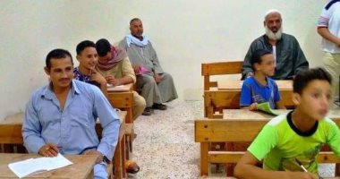 433 دارسا فى فصول محو الأمية بالمعاهد المنطقة الأزهرية بالإسكندرية 